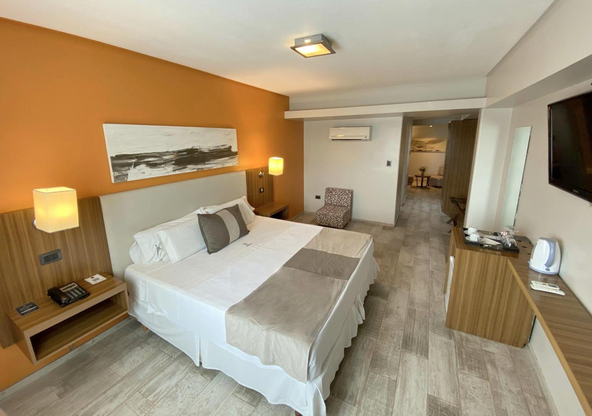 Hotel Bicentenario Suites & Spa Сан-Мигель-де-Тукуман Экстерьер фото
